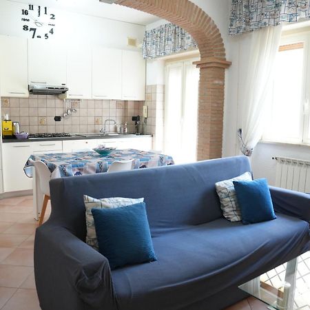 La Casa Di Flo Apartment Anzio Luaran gambar